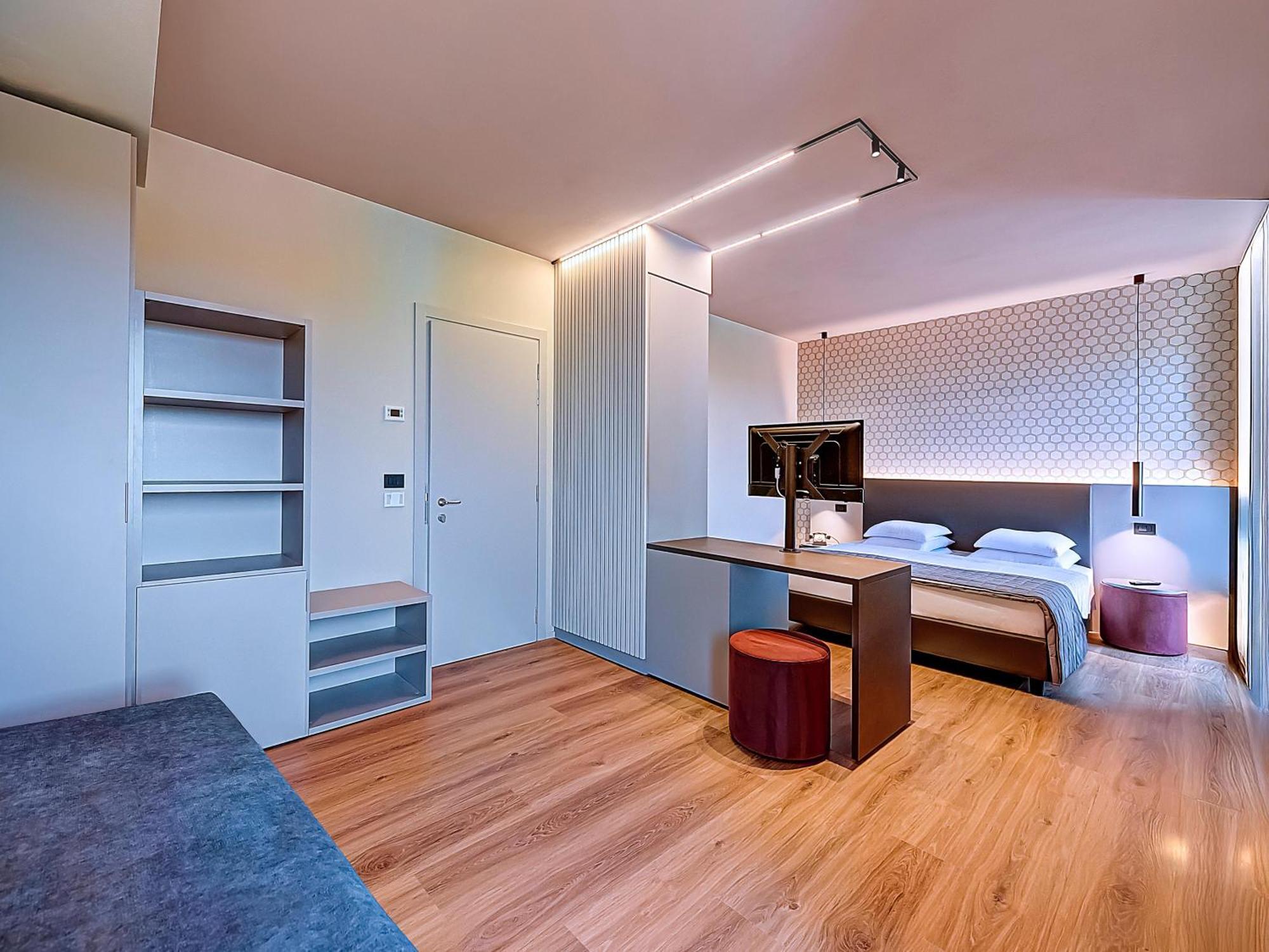 Excelsior Hotel 3*